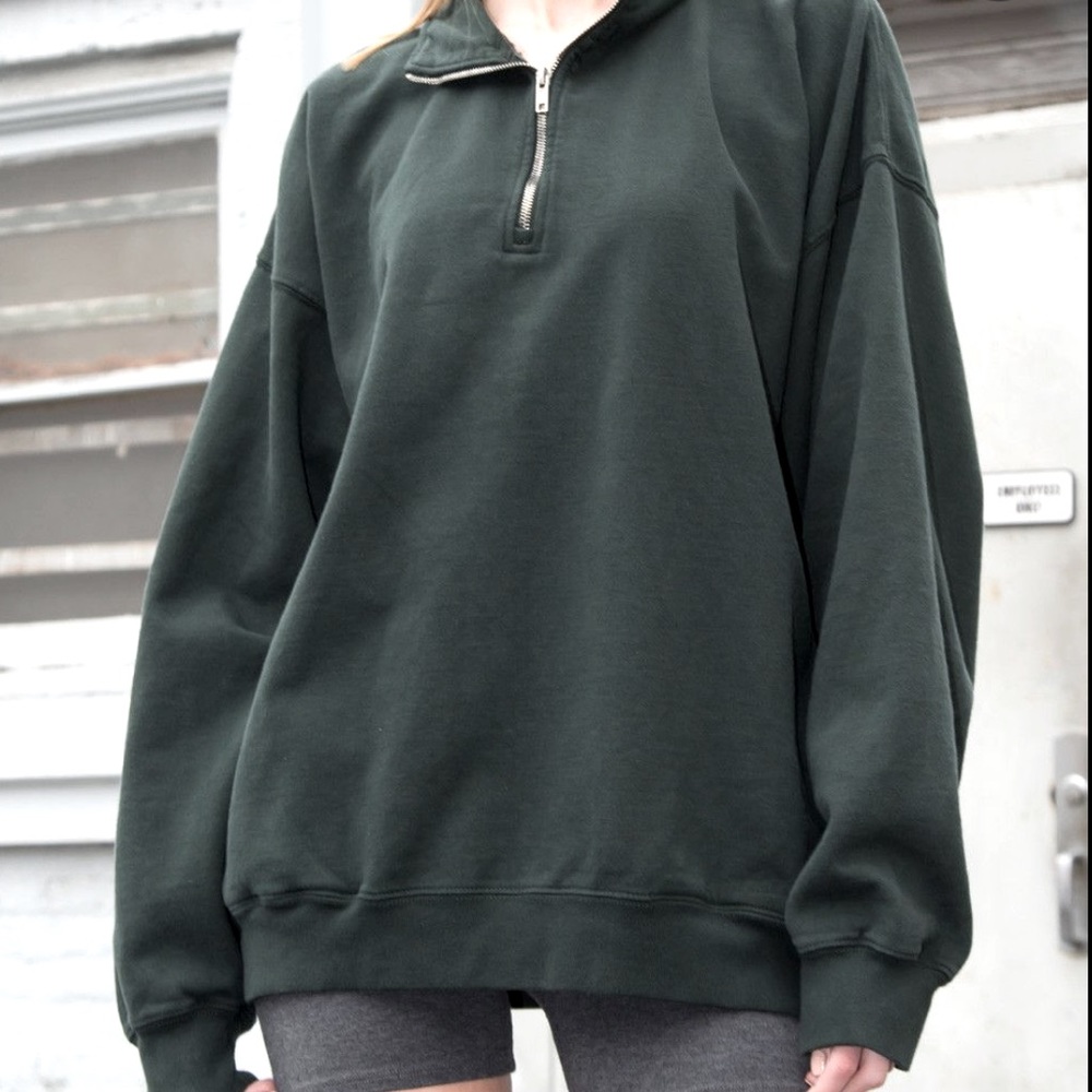 Brandy Melville Missy Oversized Sweatshirt in Forest Green🤍